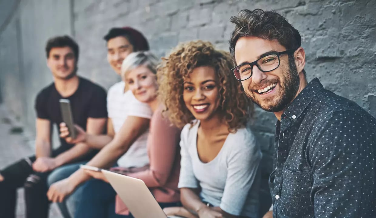 Mehrere Junge Leute die sich in Deutschland auf einen Job bewerben möchten
