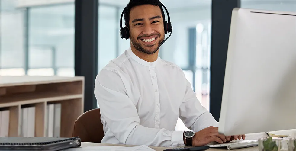 A service employee helps with an Arabic translation request.
