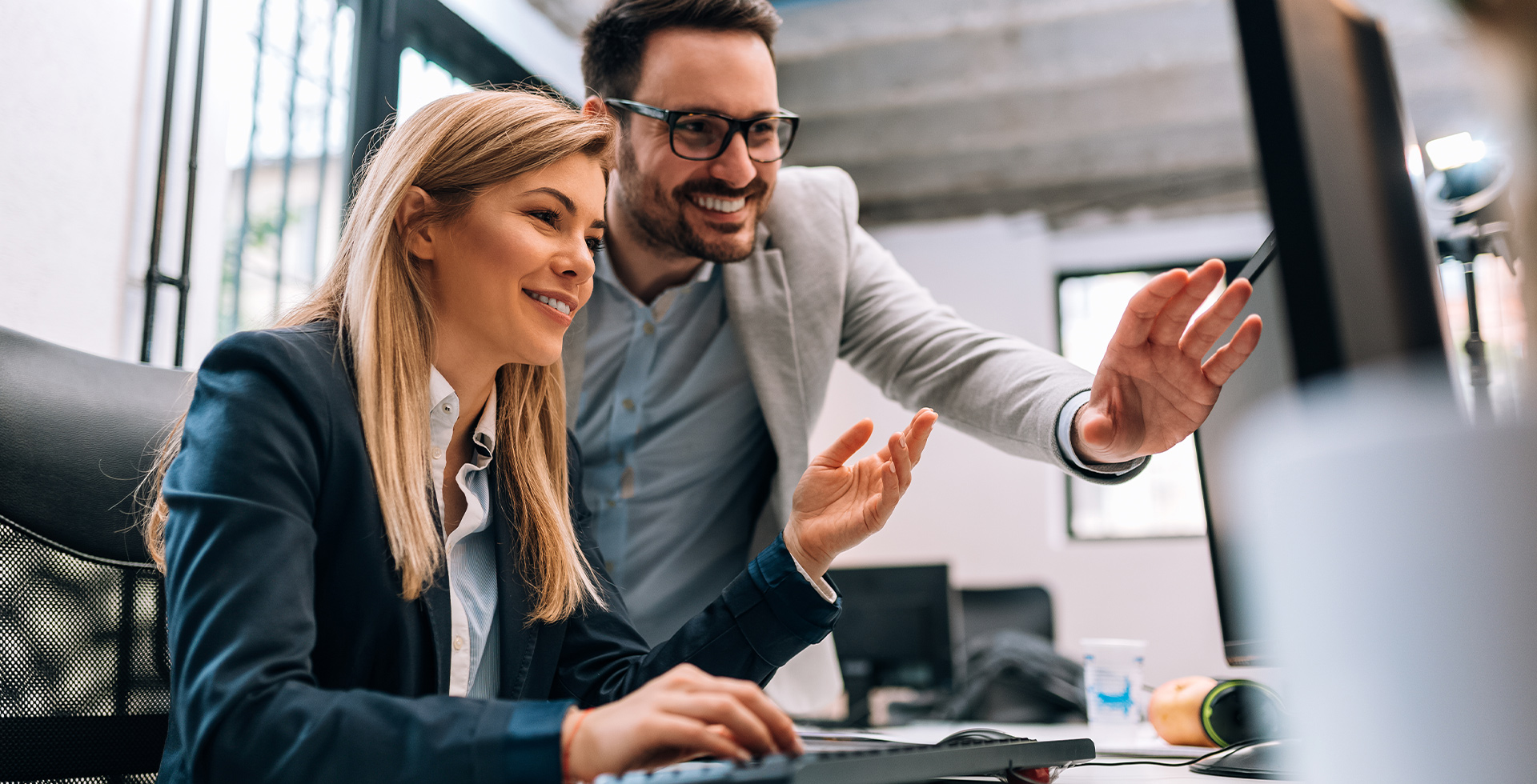 Two business people discussing an English email